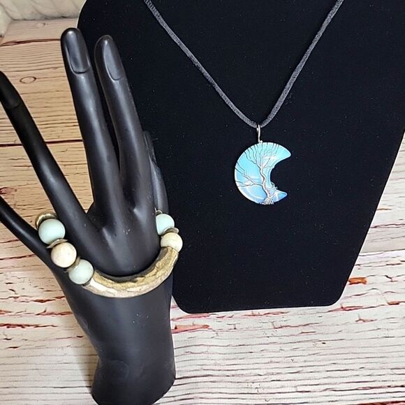 NECKLACE and Bracelet Bundle - Picture 4 of 4